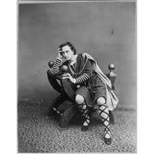 Analysis of the Two Main Hamlet Soliloquies: Understand What&#39;s ... via Relatably.com