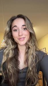 Lily Murphy's Instagram, Twitter & Facebook