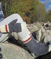 Looking For A Super Simple Mitten Recipe This Is Oh So Easy And The Magic Thumb Opening Wi Knitting Gloves Pattern Knitted Mittens Pattern Sock Monkey Pattern