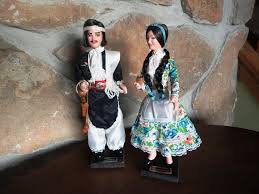 Traditional Dolls From Uruguay Happy Couple In Traditional Dress Matching Man And Woman Boy And Girl Traditional Dresses Women Happy Couple