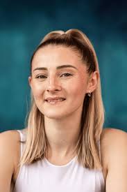 Has this fandom increased in number since TikTok's Hannah Lowther joined  SIX : r/sixthemusical