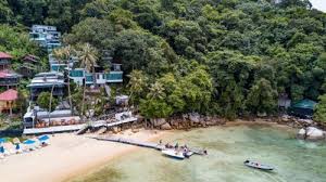 Sebabnya, airnya cantik, banyak ikan dan juga ada penyu. Alunan Resort Pulau Perhentian Harga Terbaru 2021