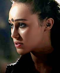 Unpopular opinion. Angus Mackenzie is a better commander for super friends  than Atraxa. Change my mind?