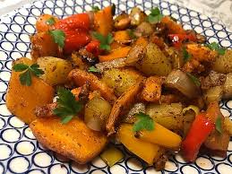 Le patate dolci, note anche come patate americane o batatas o patate zuccherine, sono un alimento antico, usato soprattutto nella cucina tradizionale le patate americane sono considerate dunque dei veri e propri super food e sono più dietetiche delle patate comuni: Patate Dolci Curiosita E 3 Ricette Speciali Per Cucinarle Il Babbuino Ghiotto Il Babbuino Ghiotto