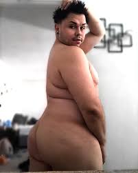 Kalorie Karbdashian Williams nudo mostra il suo corpo da bear - BitchyX