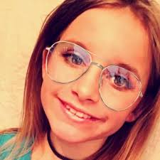 Anastasia Weeks's Instagram, Twitter & Facebook