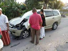 Hanya jeritan lemah meminta tolong didengari saksi kemalangan ngeri membabitkan treler dan sebuah yang terbakar hingga mengakibatkan lima orang dipercayai satu keluarga rentung di kilometer 255.6 lebuhraya utara selatan (plus) arah utara selepas terowong menora, kuala kangsar, hari ini. Kemalangan Maut Balai Polis Meranti Pasir Mas Kelantan Facebook