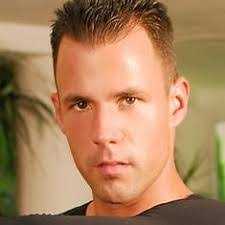 Max Summers's Instagram, Twitter & Facebook