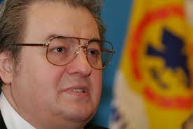 Corneliu vadim tudor a murit aseară, în urma unui infarct, la spitalul militar, unde fusese internat cu probleme respiratorii. Cine A PresimÈ›it Moartea Lui Vadim IncÄƒ Din Aprilie Nu Mai Avem Timp Click Mobile