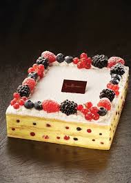Millefoglie Alla Frutta Di Bosco Millefoglie Torte Per Il 50esimo Compleanno Tavoli Dolci Di Nozze