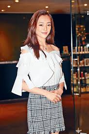 陳楨怡條腿係長~ 戴祖儀都係有長腿~ andy係識揀。 2020年候選港姐、有「女版金宇彬」之稱的陳楨怡生活富泰，早前喺社交網大騷超高質生活，有傳佢家境不俗，爸爸係富豪，依家男朋友更係歌手戴祖儀嘅前度男友andy。 有傳andy同戴祖儀喺2014年至2016年拍拖，andy同戴祖儀分手後先同陳楨怡. å€™é€‰æ¸¯å§é™ˆæ¡¢æ€¡æ‹…å¿ƒæœ‰é£Žé™©ä¿¡tvbå®‰æŽ' å¤šä¼¦å¤š åŠ æ‹¿å¤§ä¸­æ–‡æ–°é—»ç½' åŠ æ‹¿å¤§æ˜Ÿå²›æ—¥æŠ¥canada Chinese News