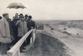 Canalul negru vodă paralel cu drumul care merge spre portul basarabi (din murfatlar). Imagini Rare De La Canalul DunÄre Marea NeagrÄ Inaugurat De Nicolae CeauÈescu Foto