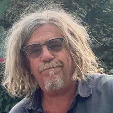 Is hwy 61 to Miguel Alemon considered safe in the daytime? Is there a  center divide? Gracias