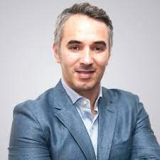 Foi eleito em 2014, e com grande apoio popular por causa do seu governo, foi reeleito no primeiro turno na eleição de 2018. Rui Oliveira Marketing Consultant Partteam Oemkiosks
