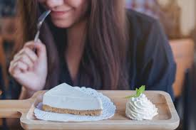 Akurat.co, cream cheese sering kali dijadikan bahan isian kue atau roti. Manfaat Keju Krim Untuk Kesehatan Anda Hello Sehat