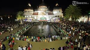 Ia meninggal dunia saat melaksanakan sholat witir yang dilakukan pada tanggal 27 ramadhan. Nabi Muhammad Lahir Wafat Di Tanggal Sama Kenapa Hanya Momen Kelahirannya Saja Yang Diperingati Tribunnews Com Mobile