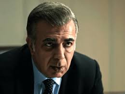 Arka sokaklar'da rıza baba karakterini canlandıran ve 500 bölümü deviren zafer ergin sokaklar'ın rıza babası olarak çekilen tehlikeli sahnelere çekinmeden giren zafer ergin'in yaşı bakın kaç çıktı. Arka Sokaklar Servan Kimdir Gercek Adi Ne Serhat Midyat Kac Yasinda Nereli Oynadigi Diziler Ne