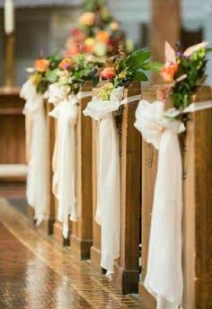 10 Boho Pew Markers ideas | white and green pew ends, church aisle flowers, white rose bouquet on chair