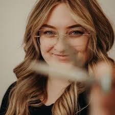 Emily Brea's Instagram, Twitter & Facebook