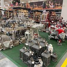 История жителей одной из улиц спального района большого города. Obi Zahorska Bystrica Hodoninska Ulica 25