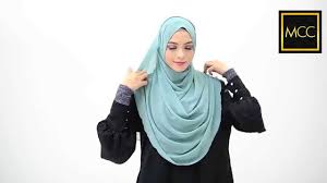 Stylish muslimah clothing | islamic clothing malaysia welcome to zoella couture , a purely ethnic online and retail muslimah & islamic clothing shop in malaysia. 3 Easy Style For Heyna Halfmoon Shawl Tutorial By Muslimahclothing Com Youtube