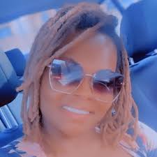 Yall help me wish my little sister Renã Sanders a 39th birthday.... so many  things I could say about her.... I love you... enjoy your  day...#YoureNotMyMama