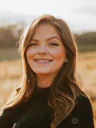 Adrianna Parks's Instagram, Twitter & Facebook