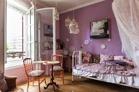 Parme est un nom de couleur en usage dans la mode et la décoration, évoquant celle de la « violette de parme » 1, d'une nuance de violet ou de « bleu pâle, grisâtre [2 sommaire 1 historique Les Couleurs Mauve Et Parme En Deco Comment Les Utiliser