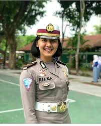 Ali mencoba beberapa bahan dan gaya sebelum dan saat mengikuti pelatihan di akademi kepolisian. Pin Di Chinese Policewoman