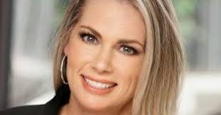 Tracy Enos's Instagram, Twitter & Facebook