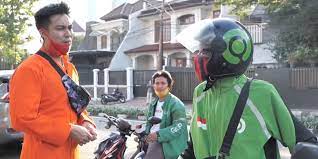Tante vs ojol terbaru 2021. Satpol Pp Cari Ojol Yang Videonya Viral Di Youtube Baim Wong Halaman All Kompas Com