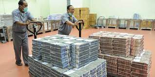 Lebih dari $ 2 triliun dicuci setiap tahun oleh para penjahat yang memanfaatkan berbagai cara untuk menyembunyikan uang di bank, yang sering kali terlibat atau setidaknya mau menutup mata. Bank Indonesia Sebut Biaya Cetak Uang Rp 2 Triliun Tiap Tahun Merdeka Com