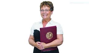 Az ezeken túli feladatokon pedig további lelkes vezetőségi tagok osztoznak, név szerint: Aki Nelkul Nem Is Mukodne Az Mlsz Fourfourtwo Hu