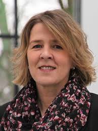 Iris Gross's Instagram, Twitter & Facebook