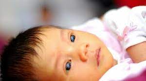 Penyakit kuning karena kondisi bayi baru lahir yang normal ini disebut ikterus fisiologis, dan biasanya muncul pada hari kedua atau ketiga kehidupan si kecil. Bayi Kuning Saat Baru Lahir Ketahui Tanda Dan Cara Mengatasinya Orami