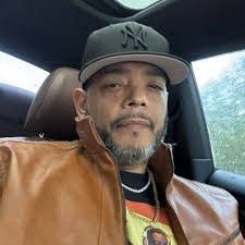 Drake shares new pic