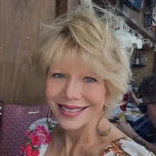 😳 Throughout my years of working my little makeup biz, I've had so many  women admit to me that they don't remove their makeup, replace their  mascara regularly, or wash their face