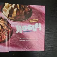Jiggle!: A Cookbook: 50 Recipes for Sweet, Savory, and Sometimes Boozy  Modern... 9781523525522