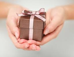 A list of few amazingly creative anniversary gift ideas for parents that have the potential to leave a deep impact on your amazing parents. Anniversary Gifts For Parents For 2021 Ways To Honor Your Mum And Dad