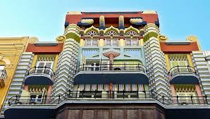 Casa de los dragones or residence of the dragons is an important landmark in the spanish exclave of ceuta at the north coast of africa, and an great instance of eclectic architecture. Las 6 Fachadas Mas Bonitas De La Ciudad De Valencia