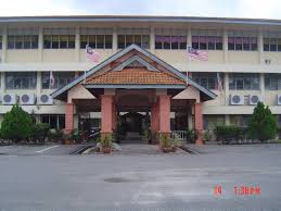 ˈkuˈala ˈtəˈrəŋˈganu), often abbreviated as k.t., is a city, the administrative capital, royal capital and the main economic centre of terengganu, malaysia. Pengetua Sekolah Menengah Sains Kuala Selangor Perokok W