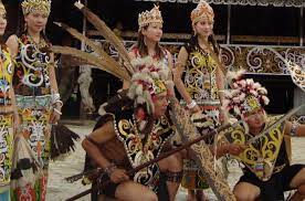 Apa saja sih tarian daerah asli indonesia dan dari mana saja ya daerah asalnya? 60 Tarian Tradisional Indonesia Beserta Asal Daerah Dan Keterangan