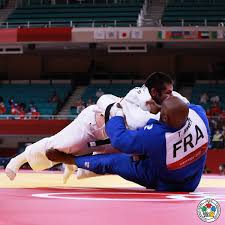 An ippon in judo is the equivalent of a knockout punch in boxing. Ddpztzvogb5h1m