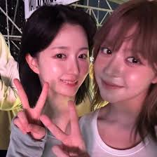 171024] Happy Lily day 🐨💝 To the best vocalist of 4th generation, and who  is always chronically online, I wish you a very happy birthday, Lily🥹 Your  dedication to music and singing