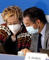 Non arrivano le prenotazioni e gli hub sono deserti. Prenotazioni Vaccini La Lombardia Apre La Fascia Over 70 Guarda Il Video Tutorial Cronaca Milano