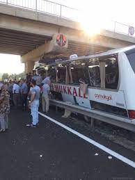 Kaza, saat 16.30 sıralarında beşiktaş meydanı'nda geldi. Ankara Eskisehir Karayolunda Otobus Kazasi 5 Olu