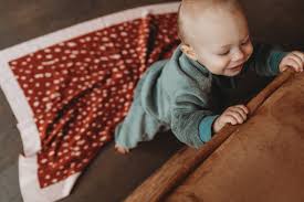 These affordable yarns come in an endless array of colors and are a blend of superwash merino wool and acrylic, making them ideal for creating projects for babies and kids, gifts, home decor items, and. Cosy Knits