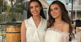 تميزت كارمن سليمان بعائلة ذو طابع محافظ وفني فكانت أمها تمتاز بالصوت الرائع ولكنها لم تمارس مجال الفن ووجدت الهواية في عام 2012م فازت المتسابقة كارمن سليمان في برنامج أرب أيدول بعد حصولها على نسبة عالية من الأصوات ضد المتسابقة المغربية دنيا بطمة. Ø´Ù‚ÙŠÙ‚Ø© ÙƒØ§Ø±Ù…Ù† Ø³Ù„ÙŠÙ…Ø§Ù† Ø¨ÙØ³ØªØ§Ù† Ø£Ø¨ÙŠØ¶ ÙˆØ§Ù„Ø¬Ù‡Ù…ÙˆØ± Ø´Ø¨Ù‡Ù‡ Ø¨Ø¹Ø¶ Ø§Ù„ÙŠÙˆÙ… Ø§Ù„Ø³Ø§Ø¨Ø¹