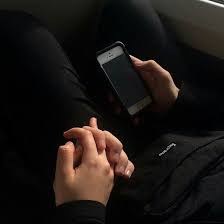 парень и девушка держатся за руки в машине фото Ruki Devushki I Parnya 31 Foto Couples Couple Hands Couple Aesthetic