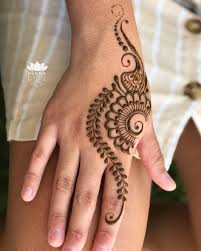 Easy And Simple Mehndi Designs That You Should Try In 2020 In 2020 Finger Henna Designs Simple Henna Tattoo Henna Tattoo Designs Simple